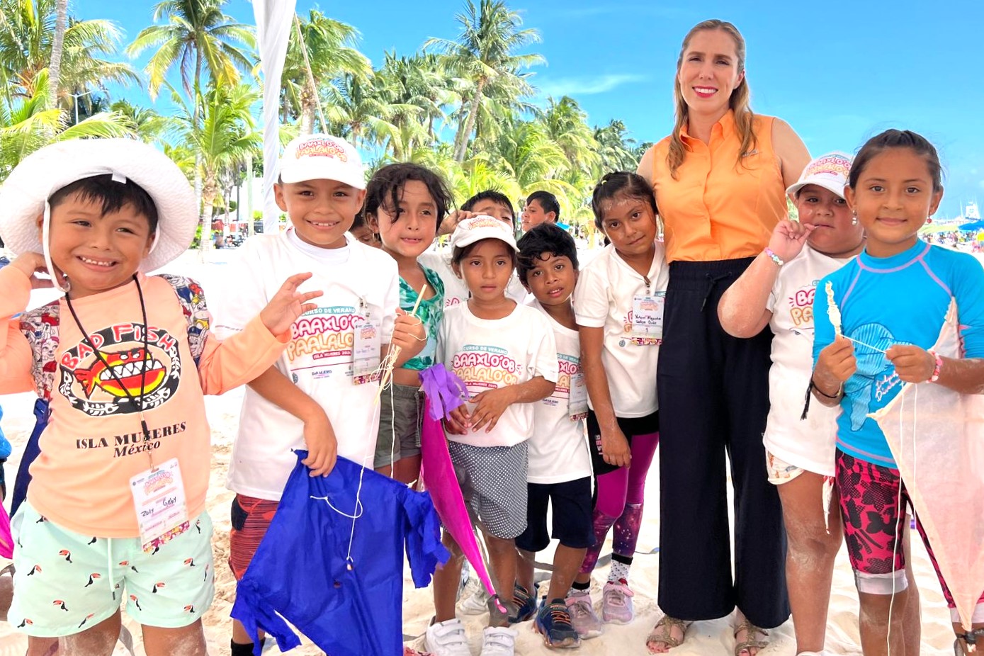Niñas y niños del curso de verano Baaxlo’ob Paalalo’ob disfrutan de la ...