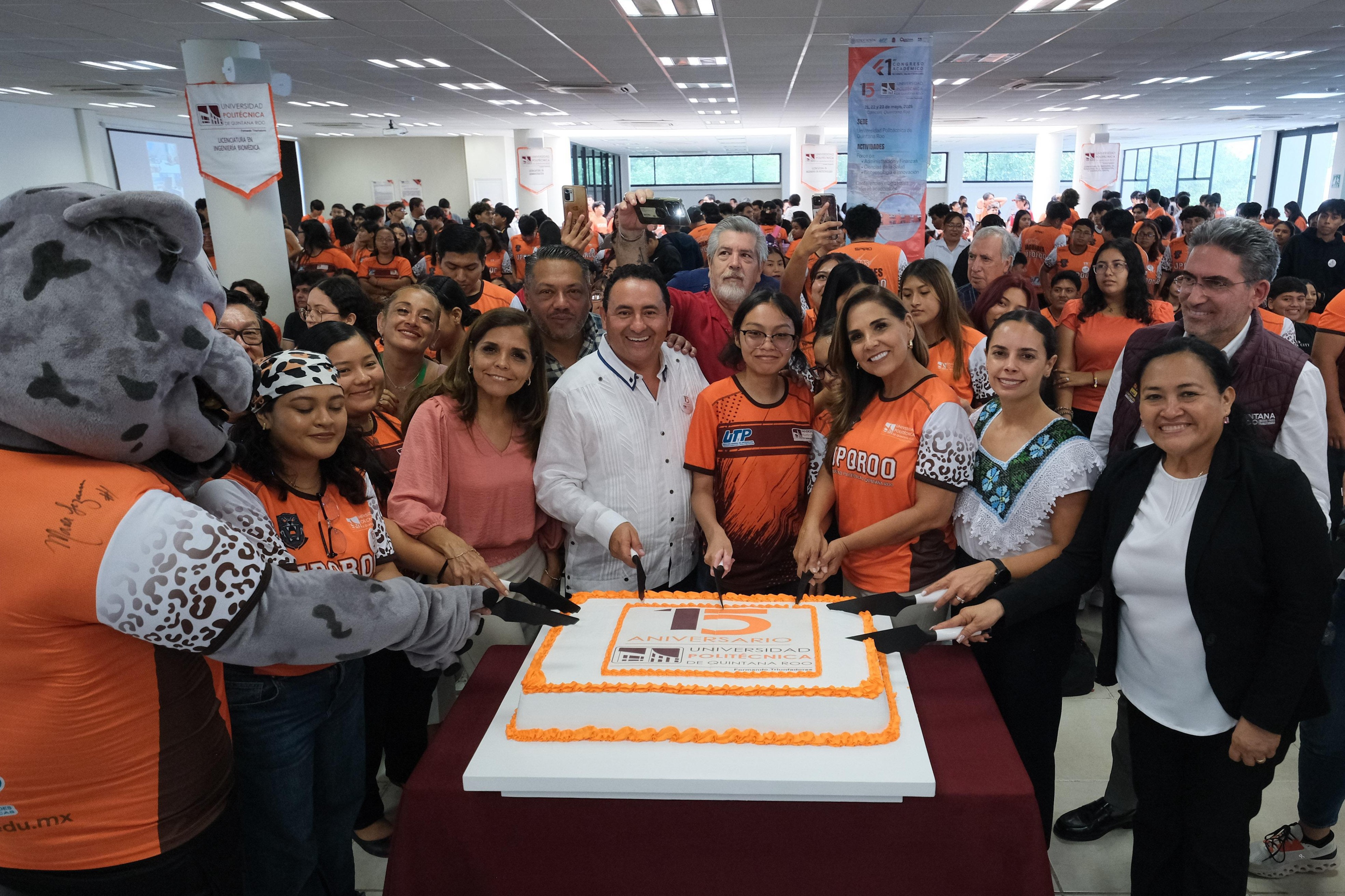 Mara Lezama celebra 15 años de la UPQROO y llama a los jóvenes a ser la ...