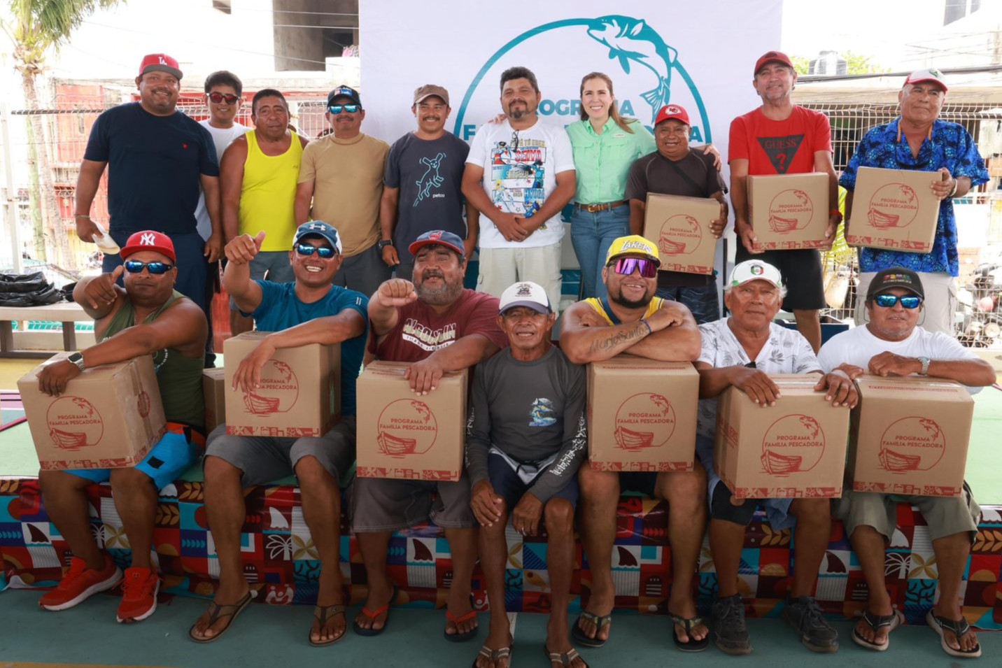 Isla Mujeres fortalece al sector pesquero con entrega de apoyos del ...